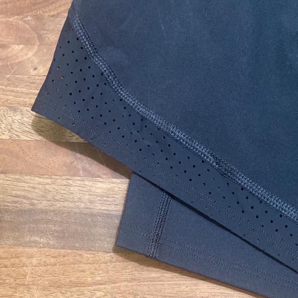 Spanx The Get Moving Short, 5" size Large - Picture 5 of 7